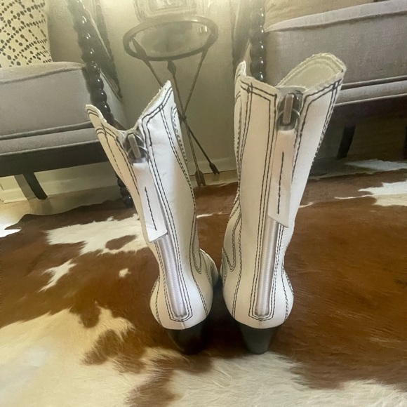 Brand new MATISSE ARIES WESTERN BOOT. These were a gift and simply not my style - Picture 4 of 4